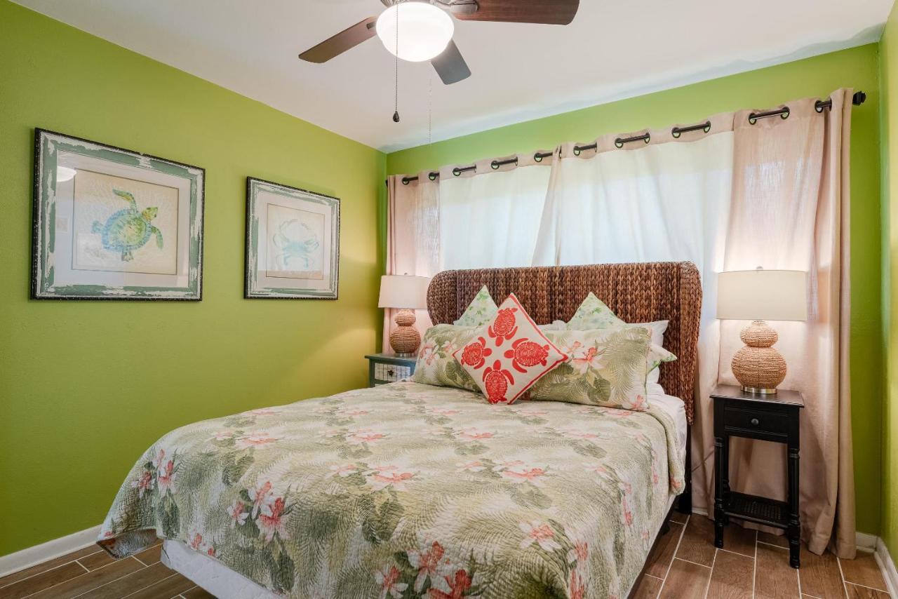Waterfront! Oversize Corner Yard, Dock W/lift, Hot Tub & Pool - Tropical Calusa - Roelens Holiday home *