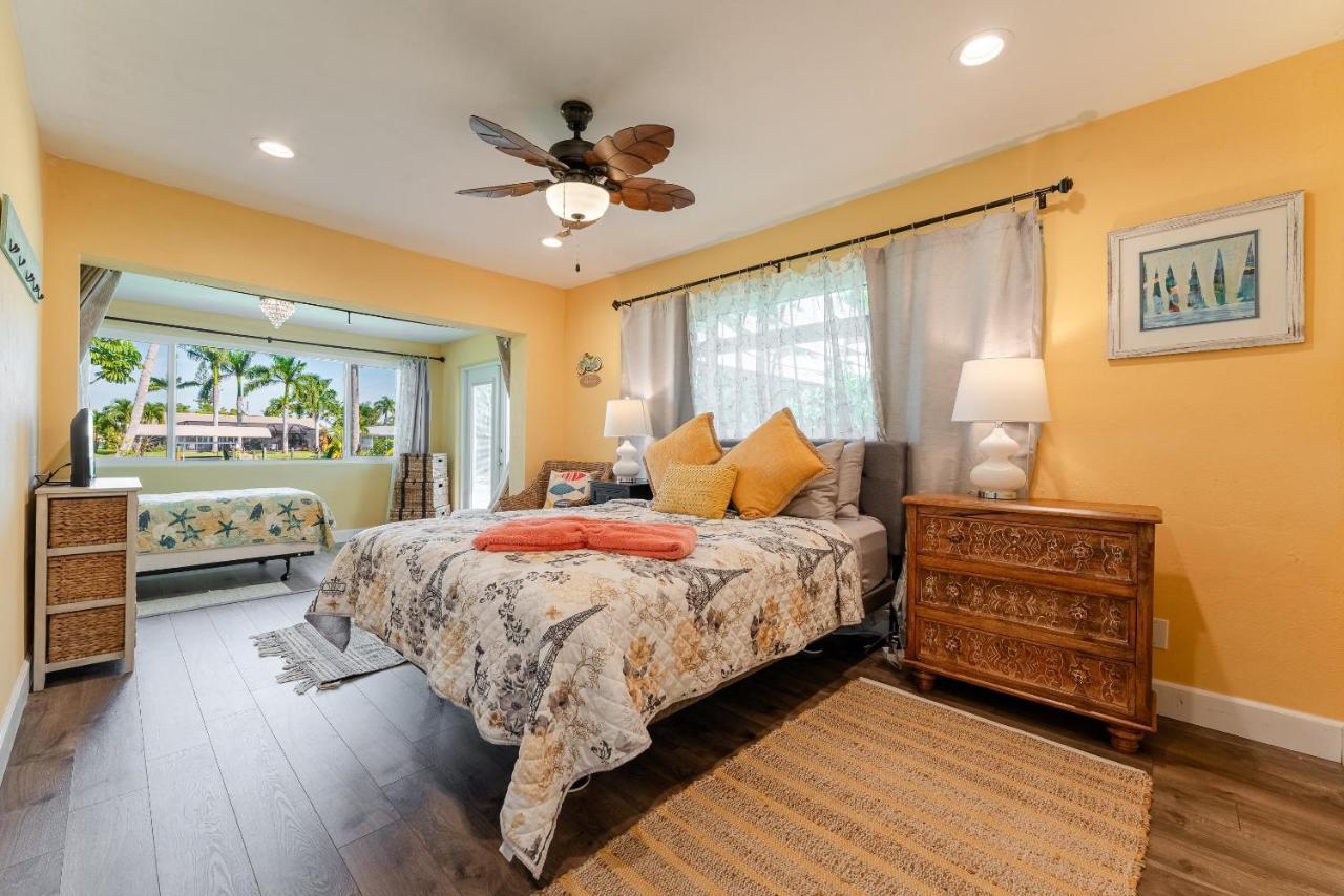 Waterfront! Oversize Corner Yard, Dock W/lift, Hot Tub & Pool - Tropical Calusa - Roelens * Cape Coral