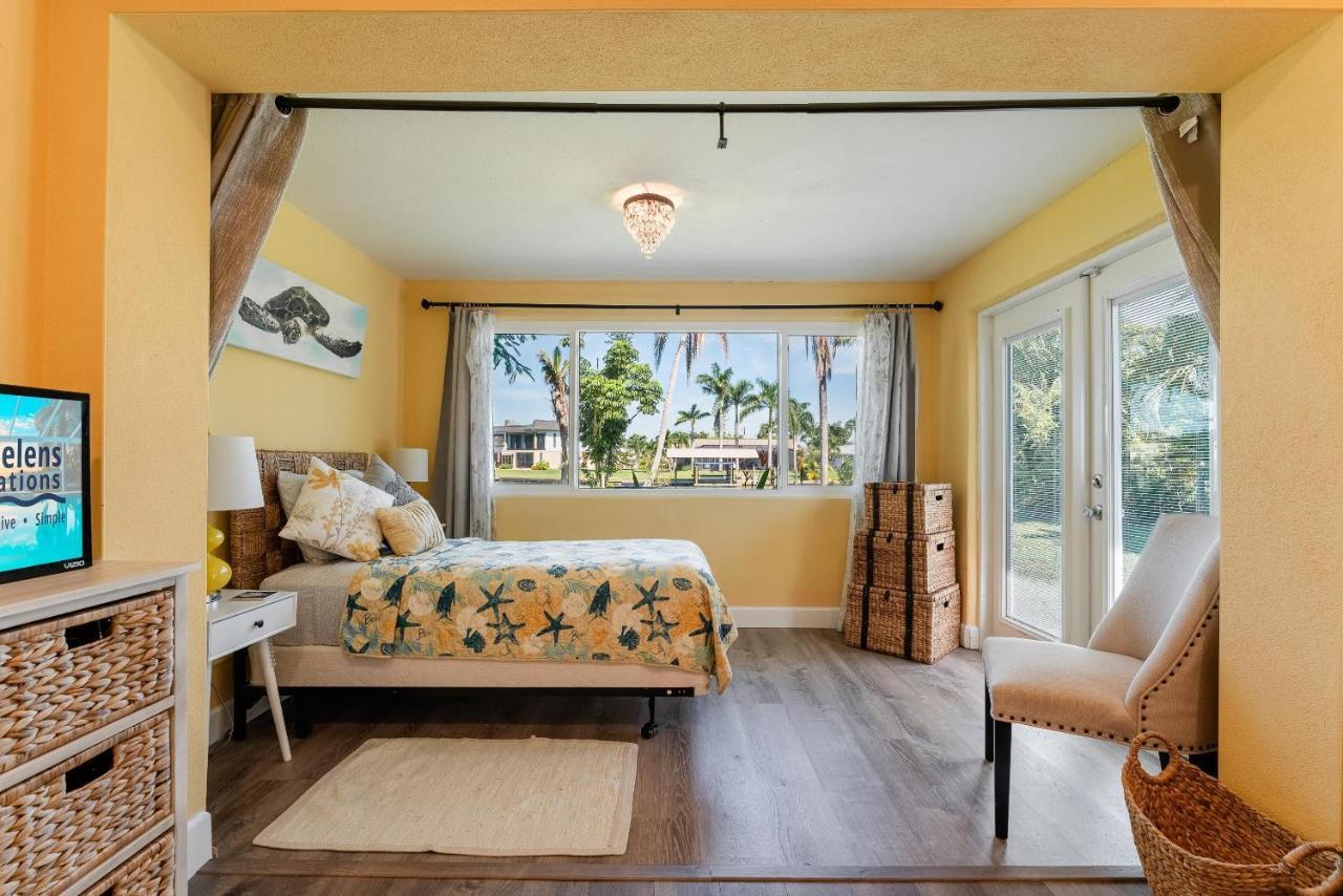 Waterfront! Oversize Corner Yard, Dock W/lift, Hot Tub & Pool - Tropical Calusa - Roelens Cape Coral