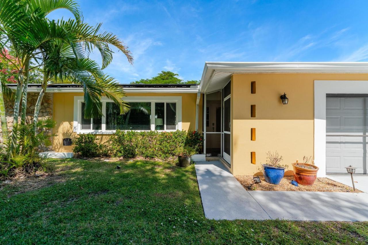 Waterfront! Oversize Corner Yard, Dock W/lift, Hot Tub & Pool - Tropical Calusa - Roelens Cape Coral