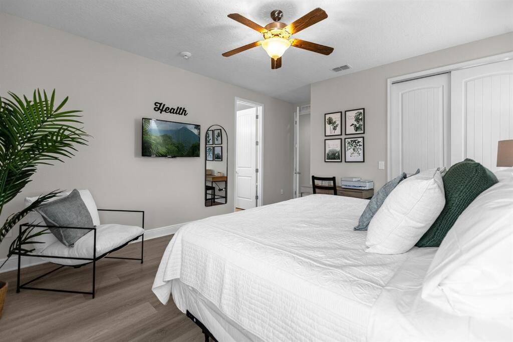 9 Ensuite Bedrooms Pool/spa/theater *