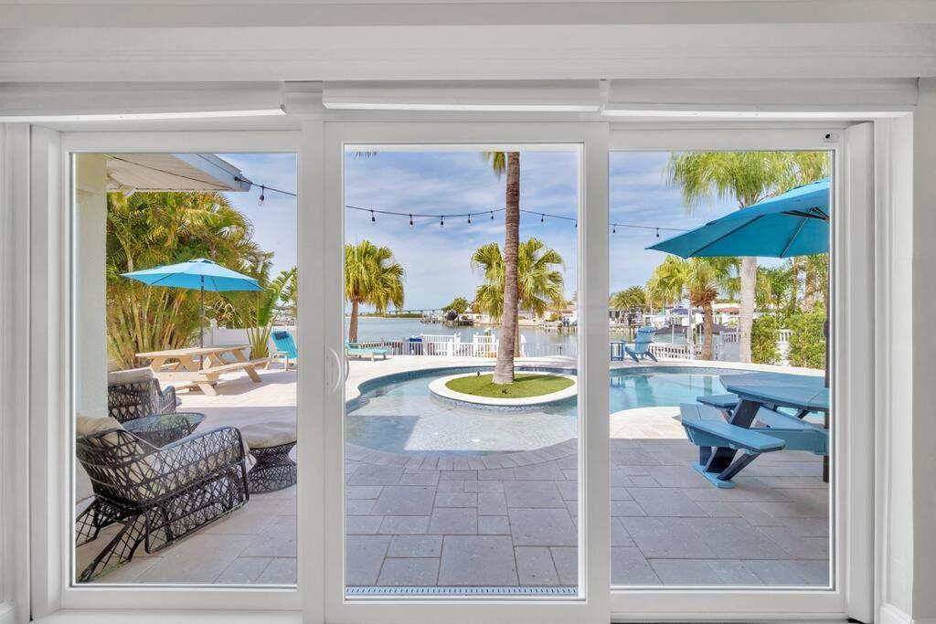 Holiday home Island Paradise 3 Bed Waterfront/heated Pool