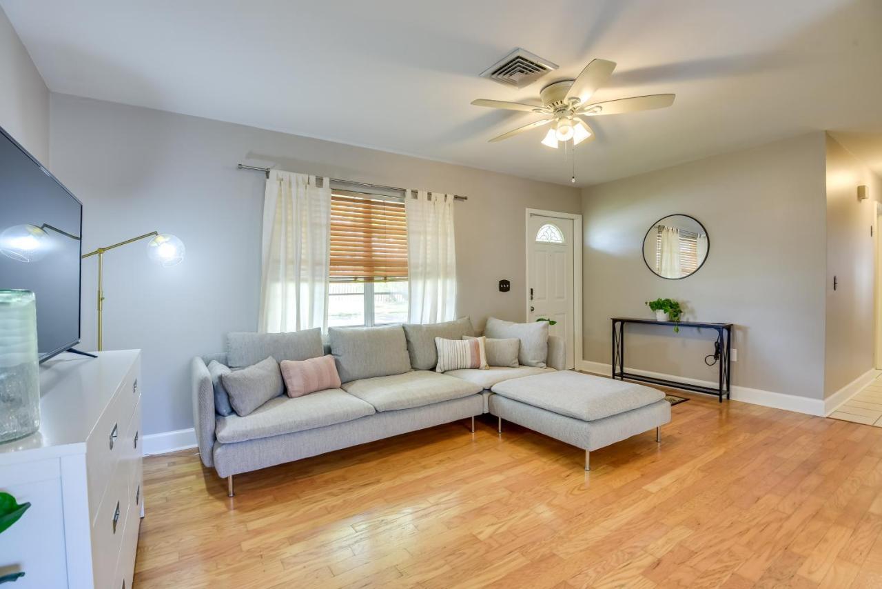 Pet-friendly - 3 Mi To Riverwalk! Holiday home *