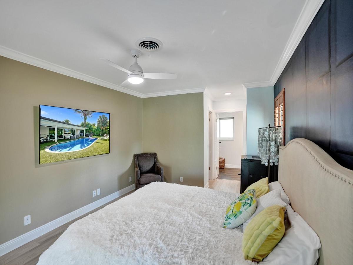 Amazing 5 Bed House W Pool, Jacuzzi And Your Own Boat Holiday home