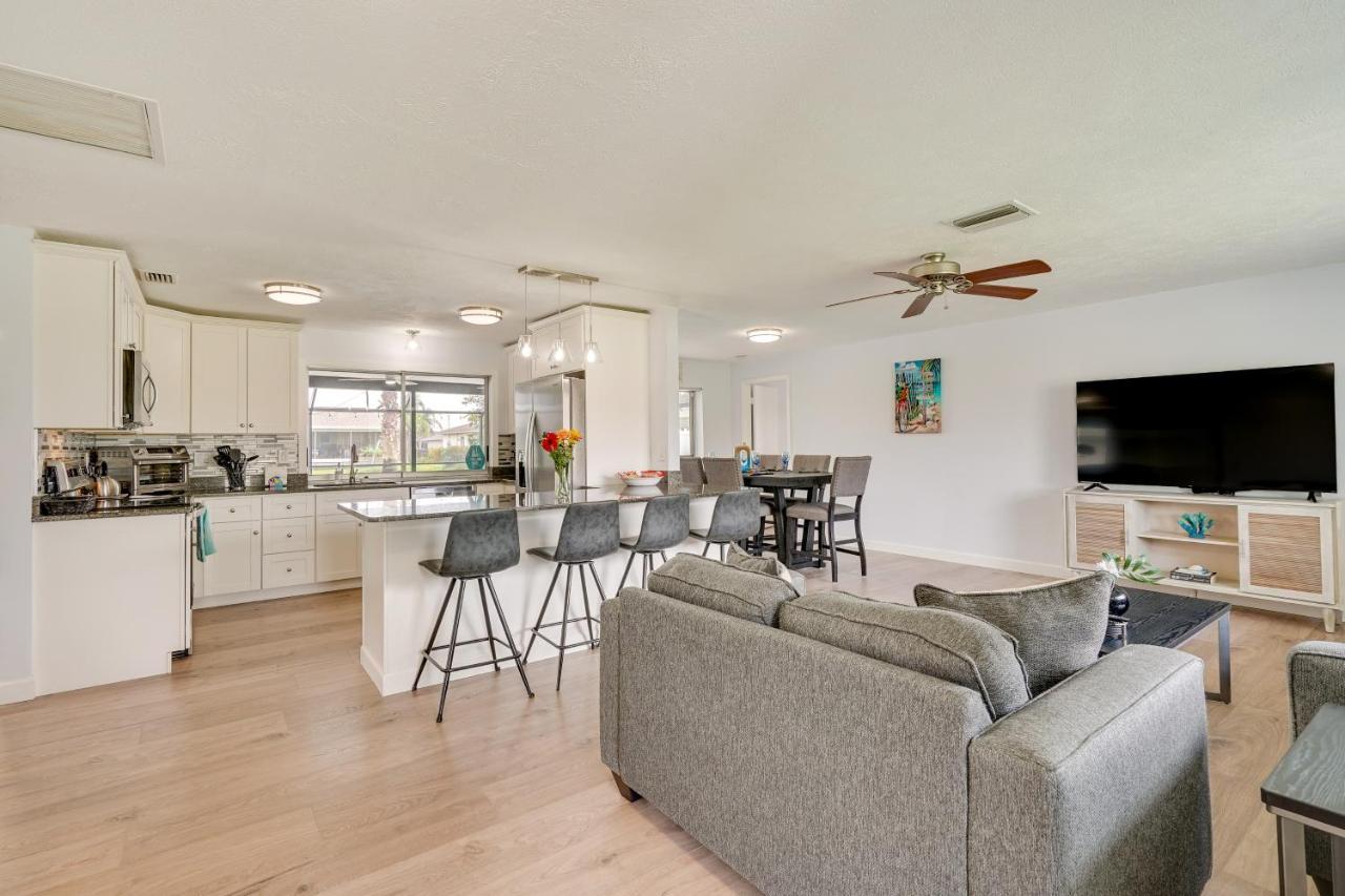Vacation With Private Pool And Lanai! Holiday home Cape Coral