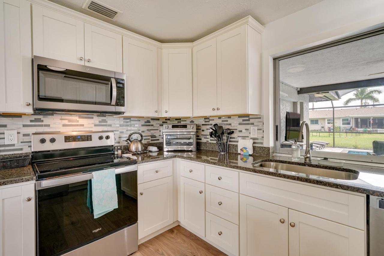 Vacation With Private Pool And Lanai! Holiday home