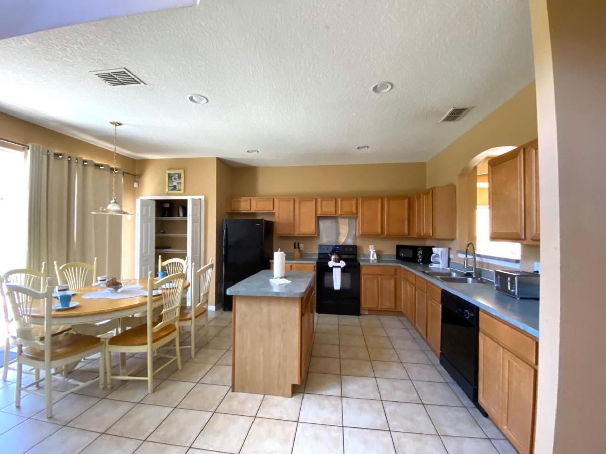 Cozy W Private Pool, In Gated Near -130 Davenport