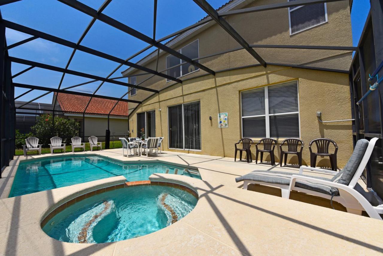 Cozy W Private Pool, In Gated Near -130 *