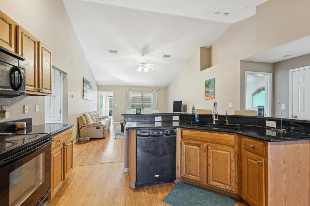 Holiday home Pet-friendly Retreat With Screened Porch!