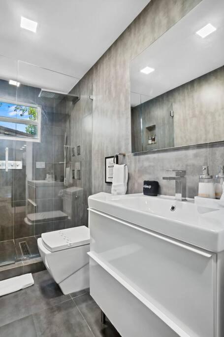 Holiday home Fabulous W/outdoor Eden Mins From