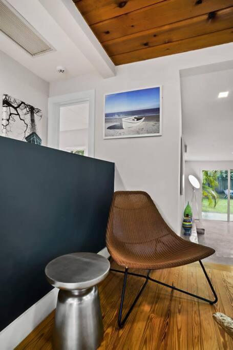 Fabulous W/outdoor Eden Mins From