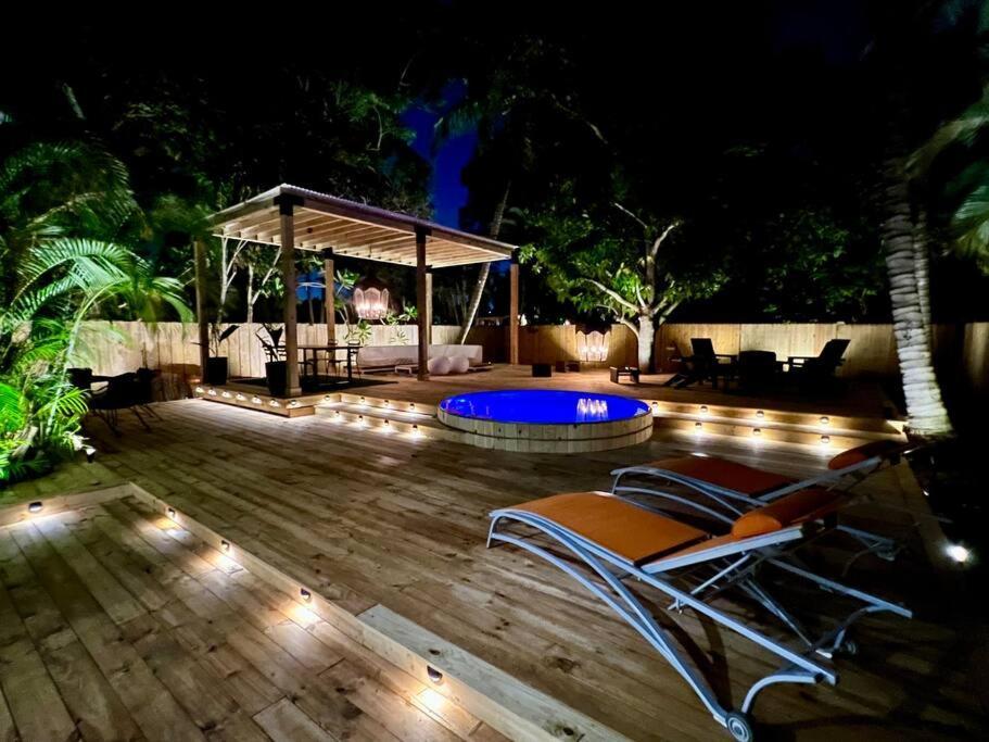 Fabulous W/outdoor Eden Mins From *