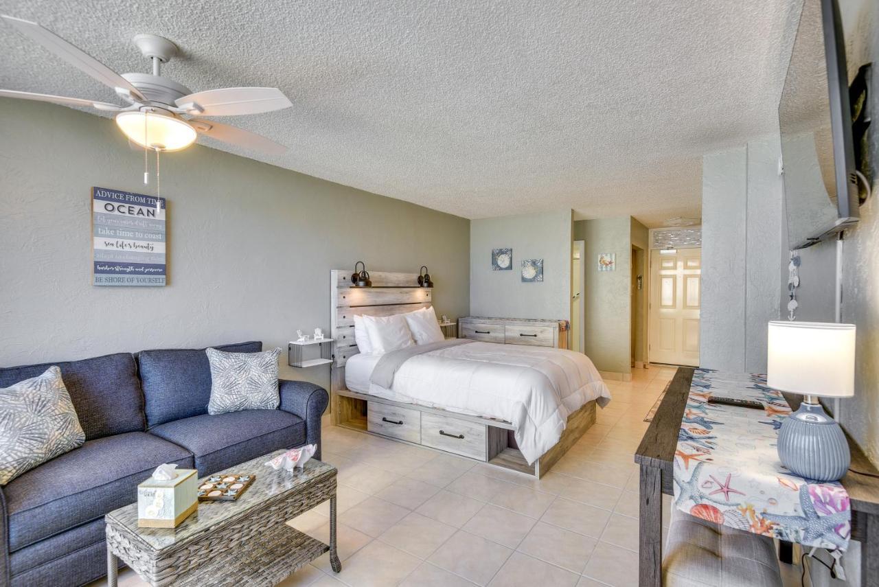 Apartment Breezy Daytona With Balcony And Views!