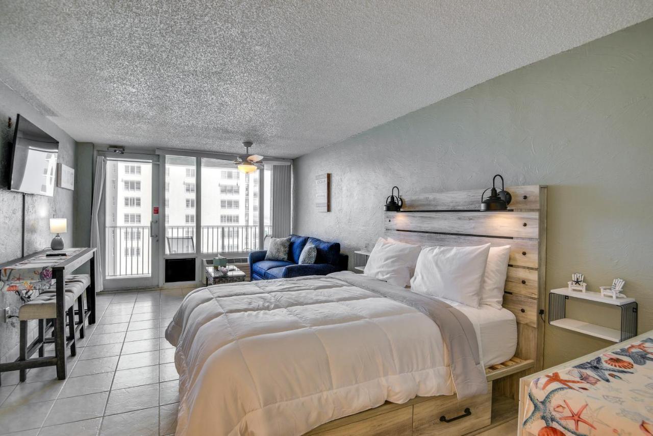 Apartment Breezy Daytona With Balcony And Views!