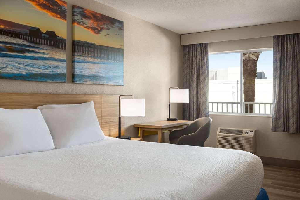 Days By Wyndham Cocoa Port Canaveral