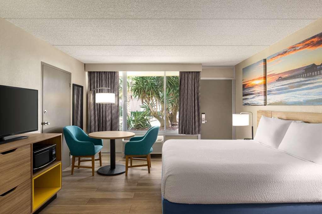 Days By Wyndham Cocoa Port Canaveral Motel Cocoa Beach