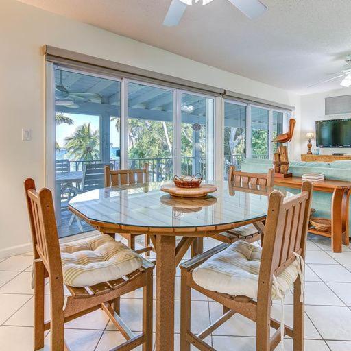 Little Bay Upper Apartment *