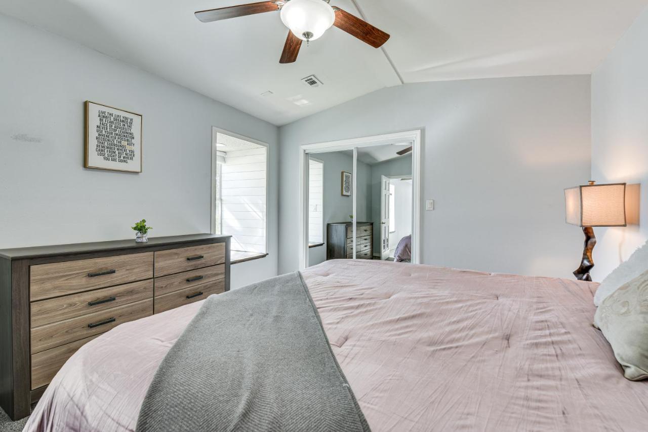 Family-friendly Duplex 6 Mi To Walton Beach! Holiday home Fort Walton Beach