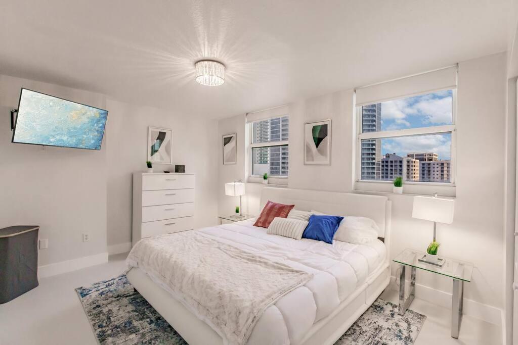 Upscale Brickell 3 Bedroom With Water Views And Free Parking *
