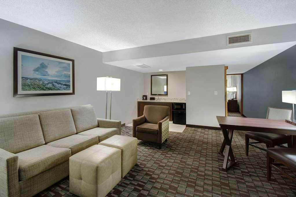 Hotel Embassy By Hilton Baymeadows 3*