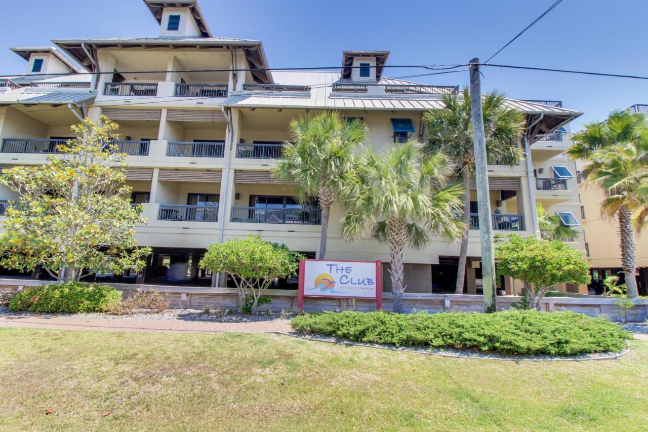 Renovar At The Club Apartment