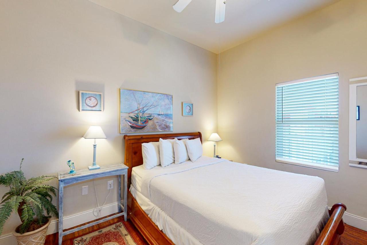 Apartment Laketown Wharf 2029