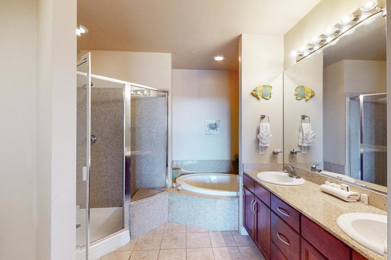 Laketown Wharf 2029 Apartment *