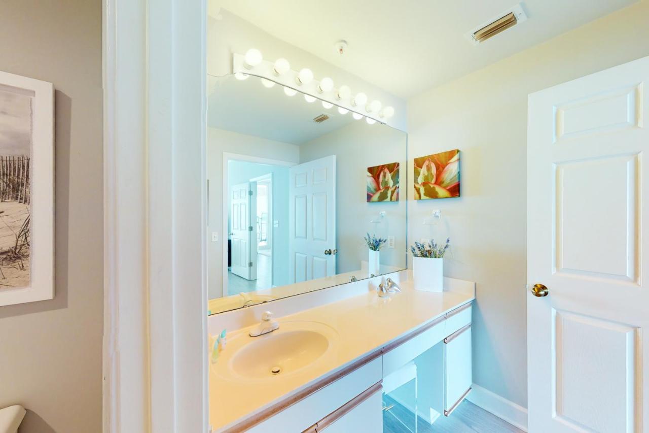 Regency 805 Apartment Navarre