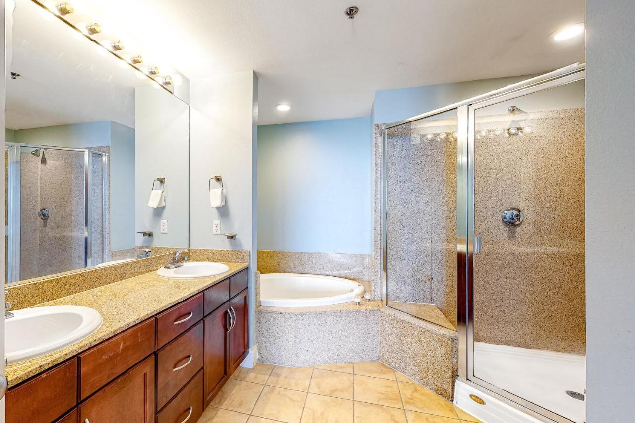 Apartment Laketown Wharf 1625 *