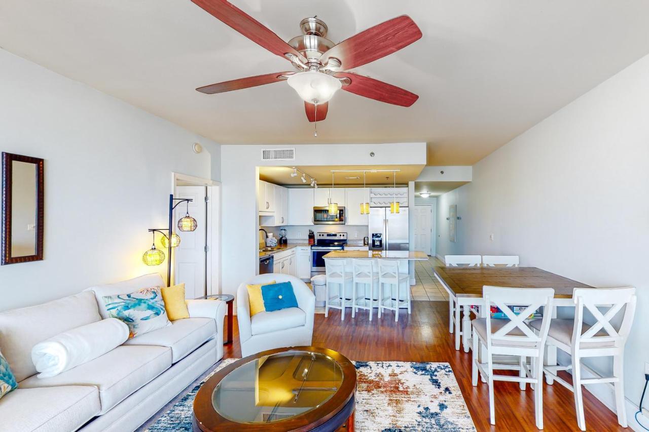 Laketown Wharf 710 Apartment
