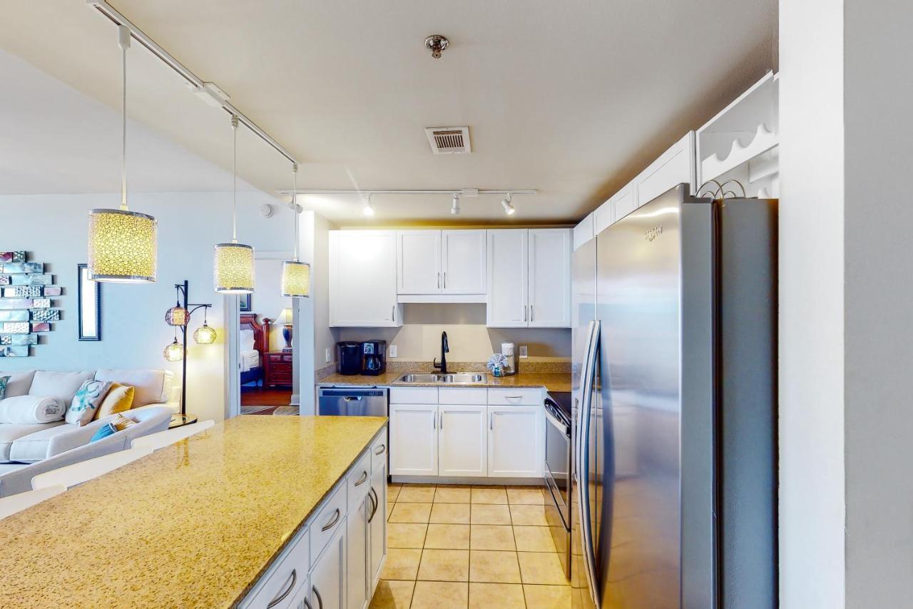 Laketown Wharf 710 Apartment *