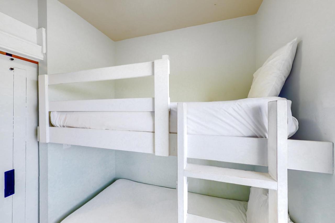 Apartment Laketown Wharf 710