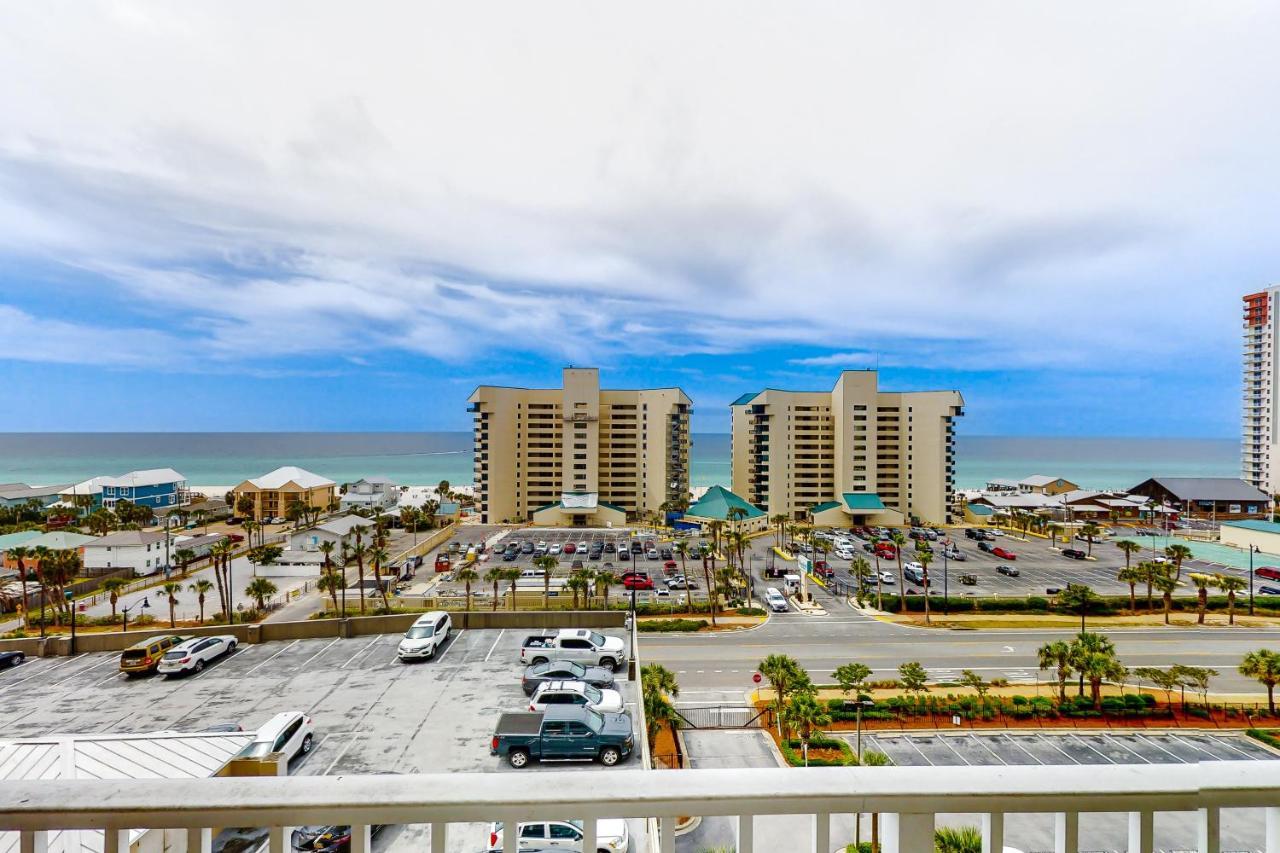 Laketown Wharf 710 Apartment