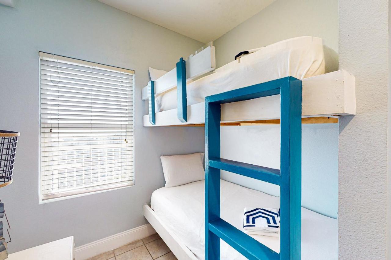 Laketown Wharf 1832 Apartment