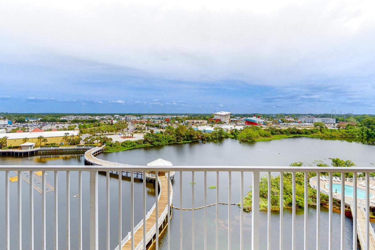 Laketown Wharf 710 Apartment