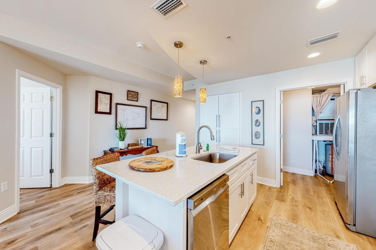 Renovar At The Club Apartment