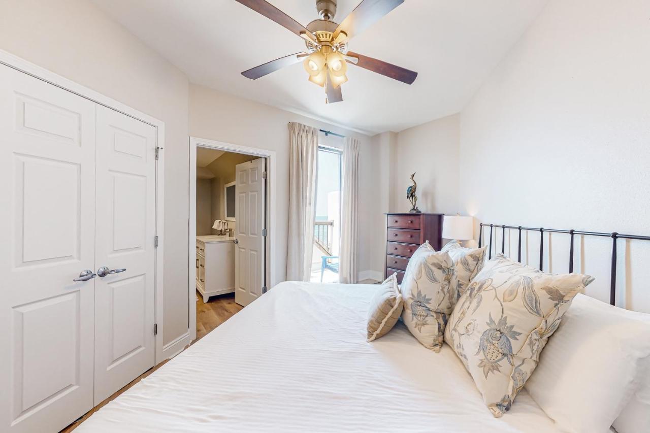 Renovar At The Club Apartment *