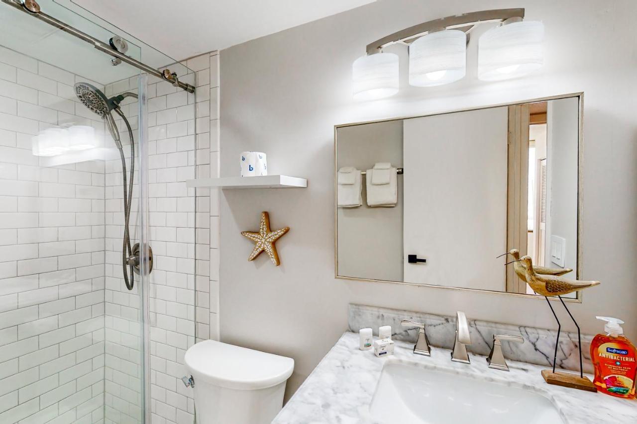 Right On The Shores, 306 Apartment *