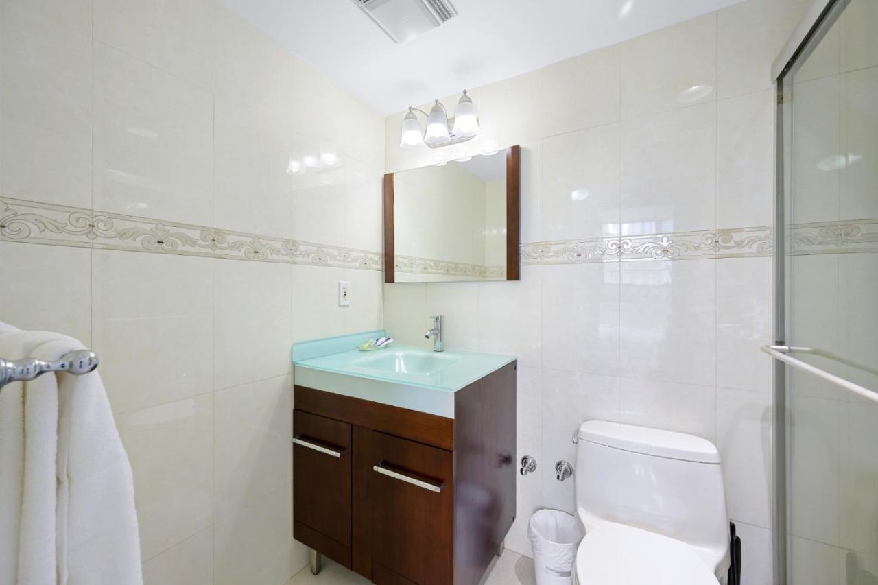 Beachfront Oasis: Ocean Views & Luxe Amenities