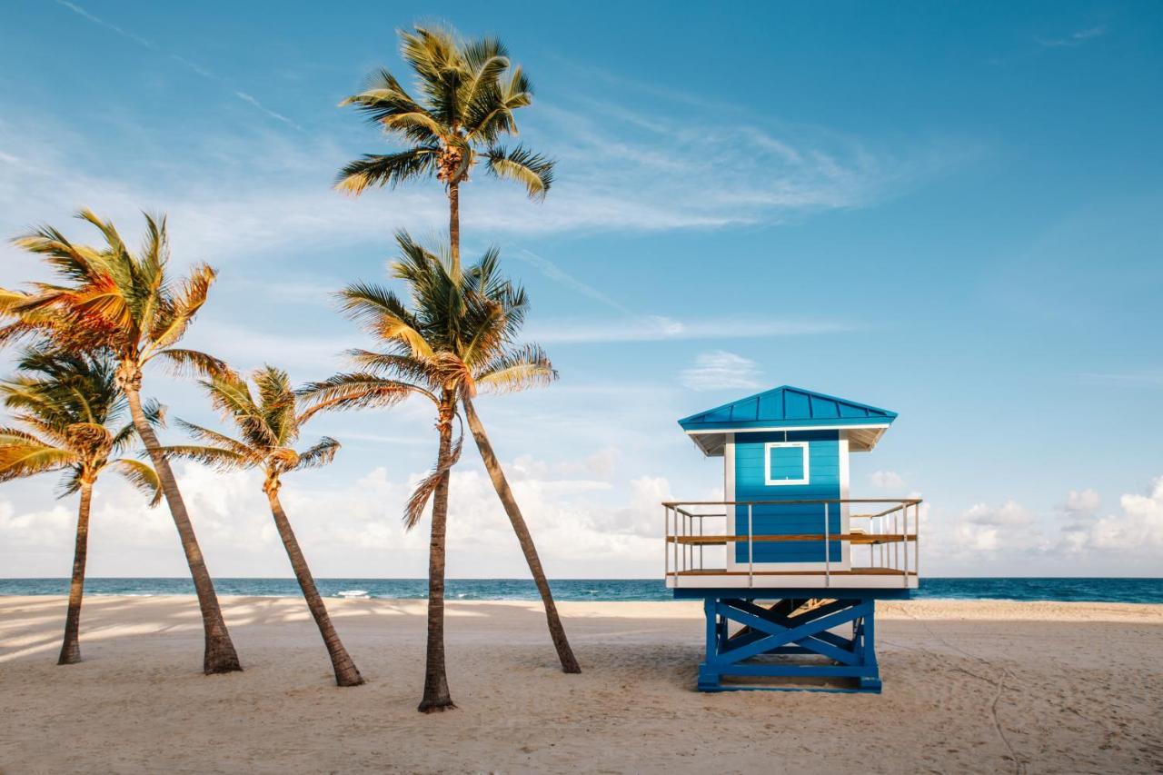 Beachfront Oasis: Ocean Views & Luxe Amenities