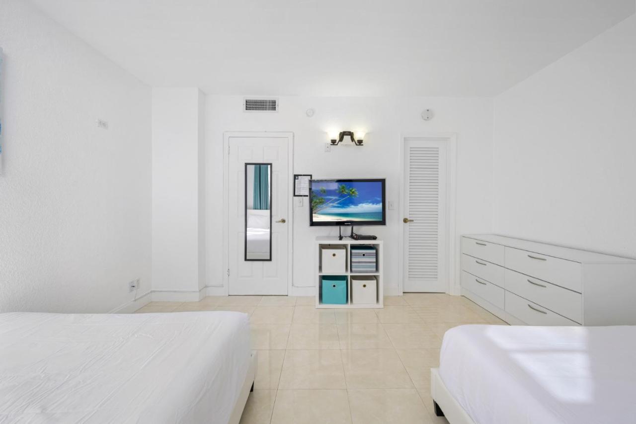 Apartment Beachfront Oasis: Ocean Views & Luxe Amenities *