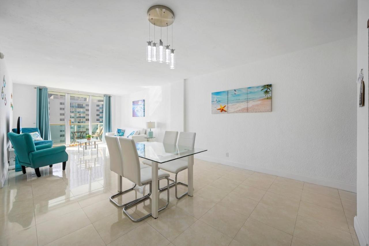 Apartment Beachfront Oasis: Ocean Views & Luxe Amenities Hollywood