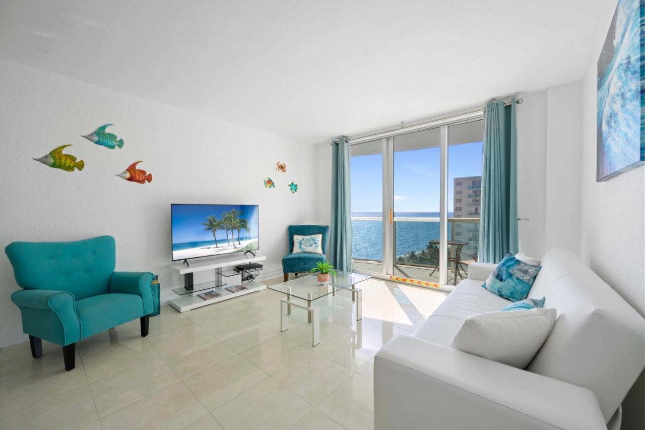 Beachfront Oasis: Ocean Views & Luxe Amenities *