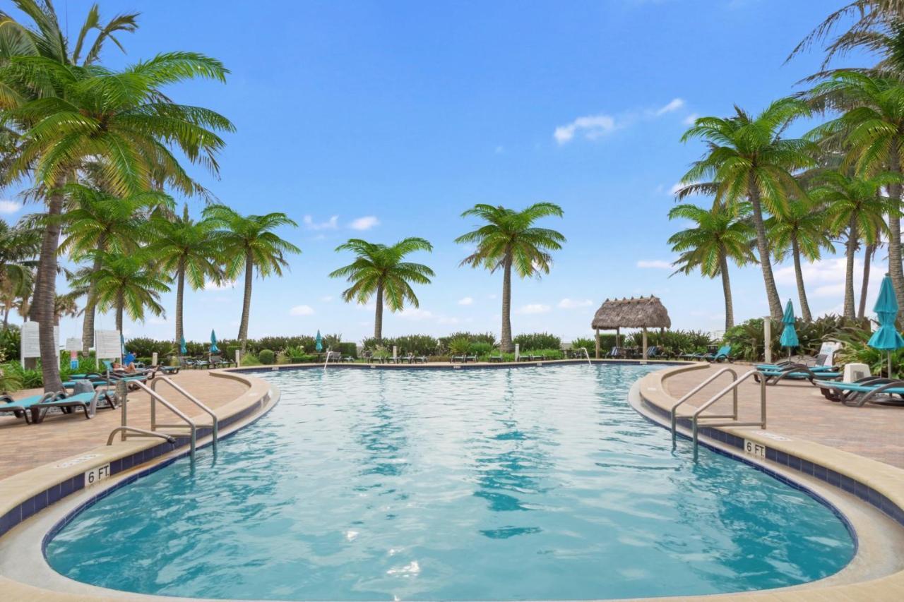 Apartment Beachfront Oasis: Ocean Views & Luxe Amenities