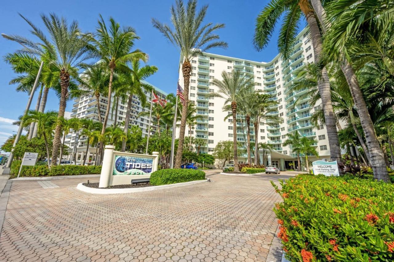 Beachfront Oasis: Ocean Views & Luxe Amenities Hollywood