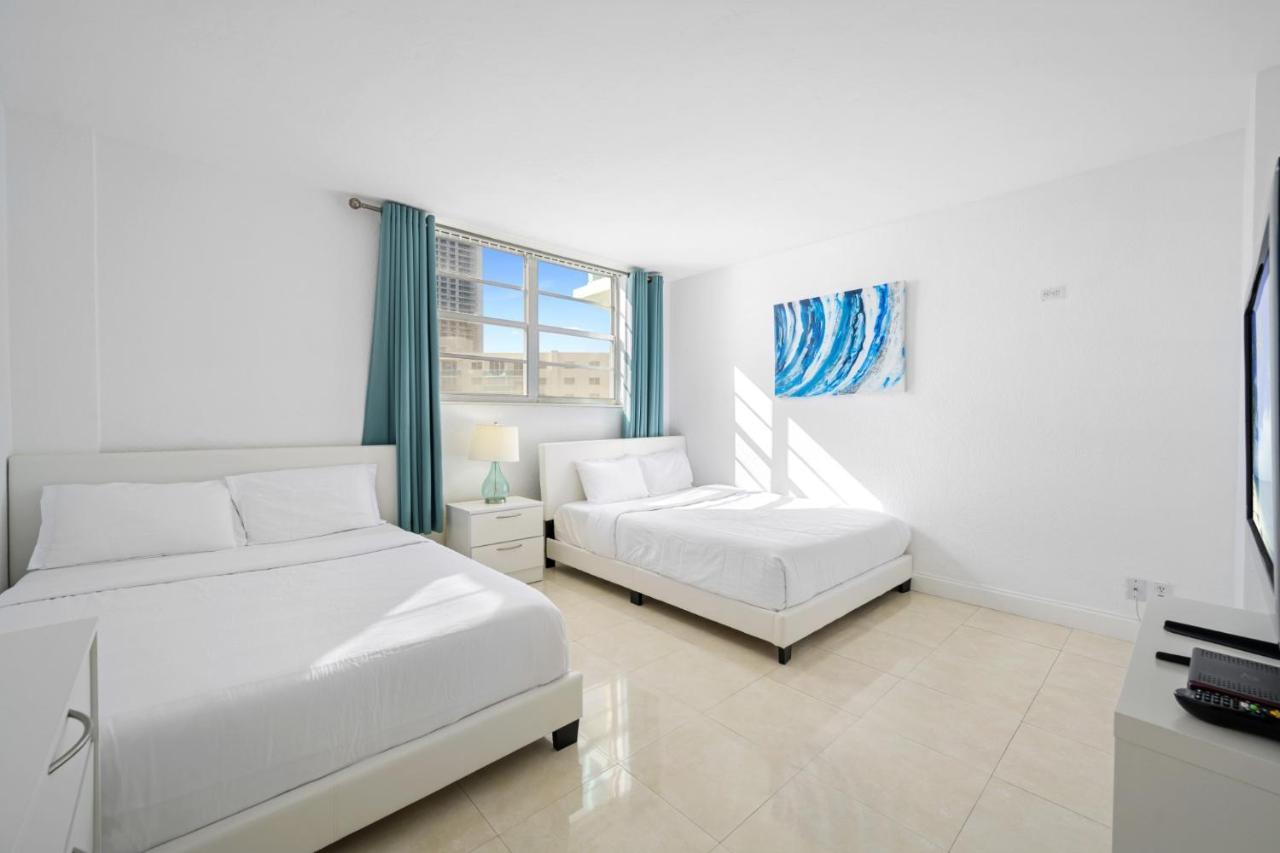 Beachfront Oasis: Ocean Views & Luxe Amenities Hollywood