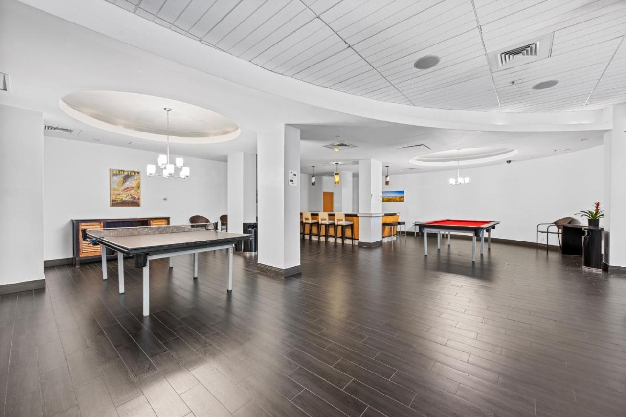 Apartment Beachfront Oasis: Ocean Views & Luxe Amenities *