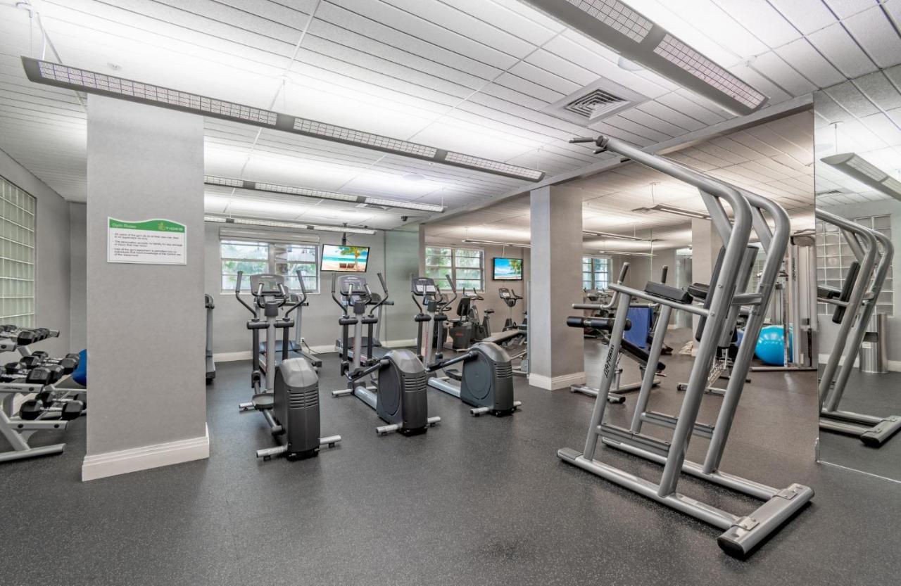 Beachfront Oasis: Ocean Views & Luxe Amenities