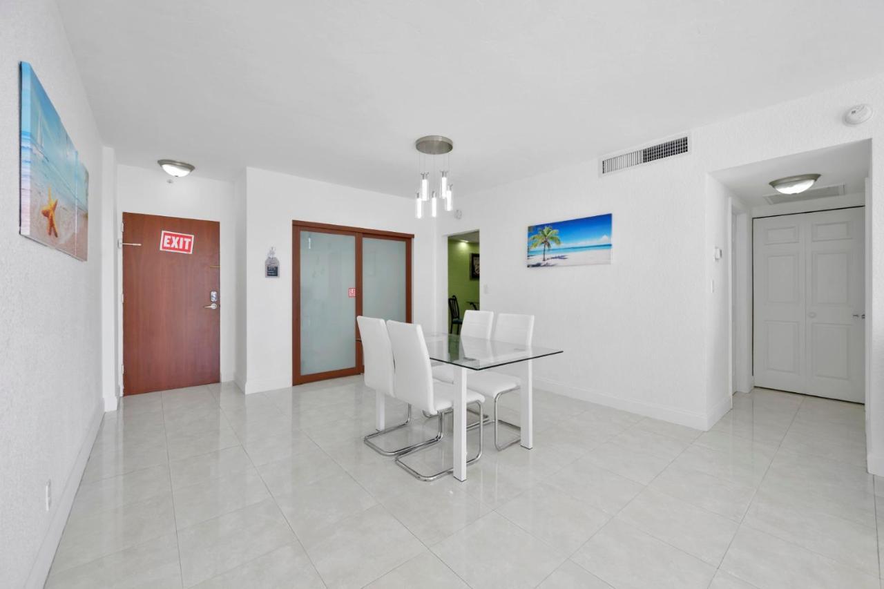 Beachfront Oasis: Ocean Views & Luxe Amenities *
