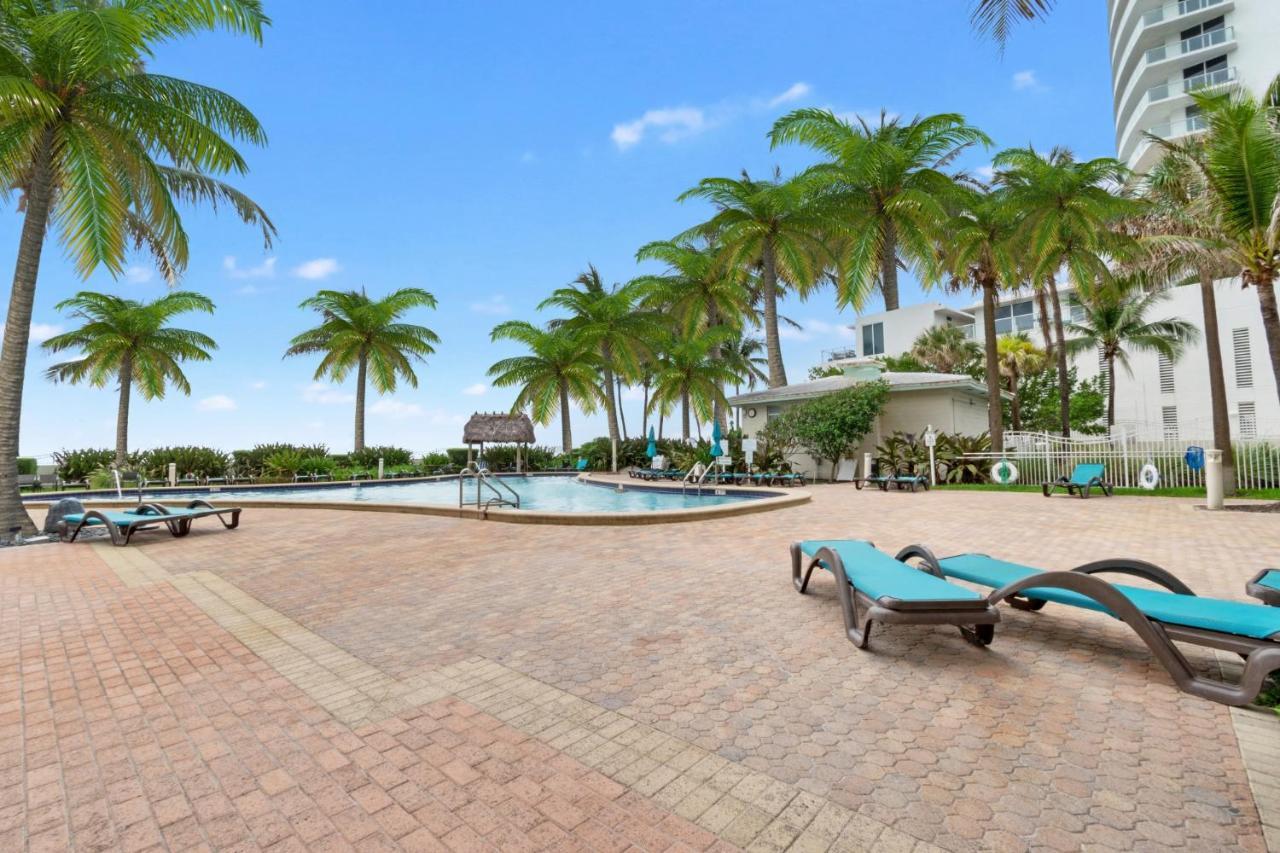 Beachfront Oasis: Ocean Views & Luxe Amenities *